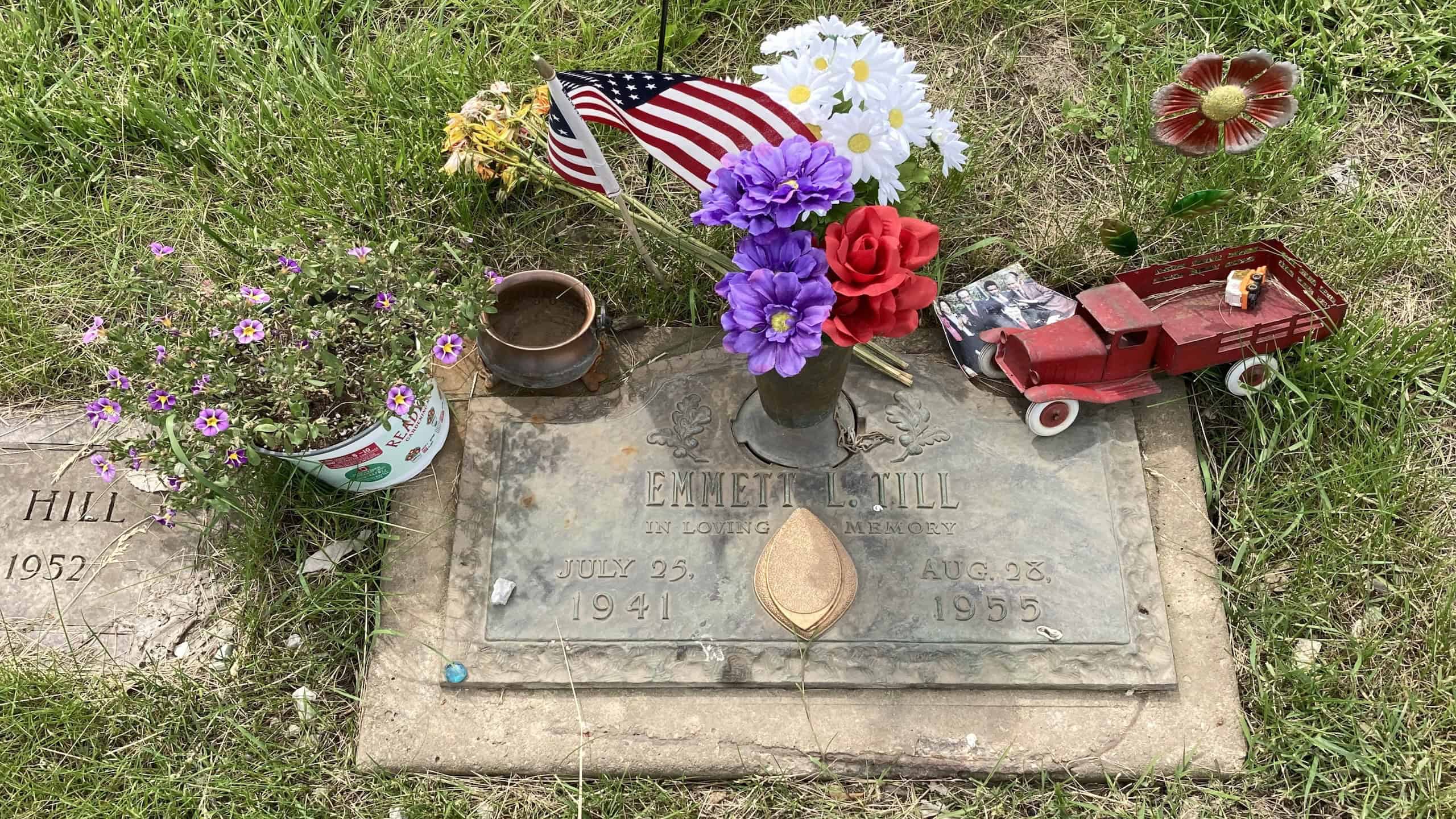 Grave of Emmett Louis Till (1941–1955) at Burr Oak Cemetery